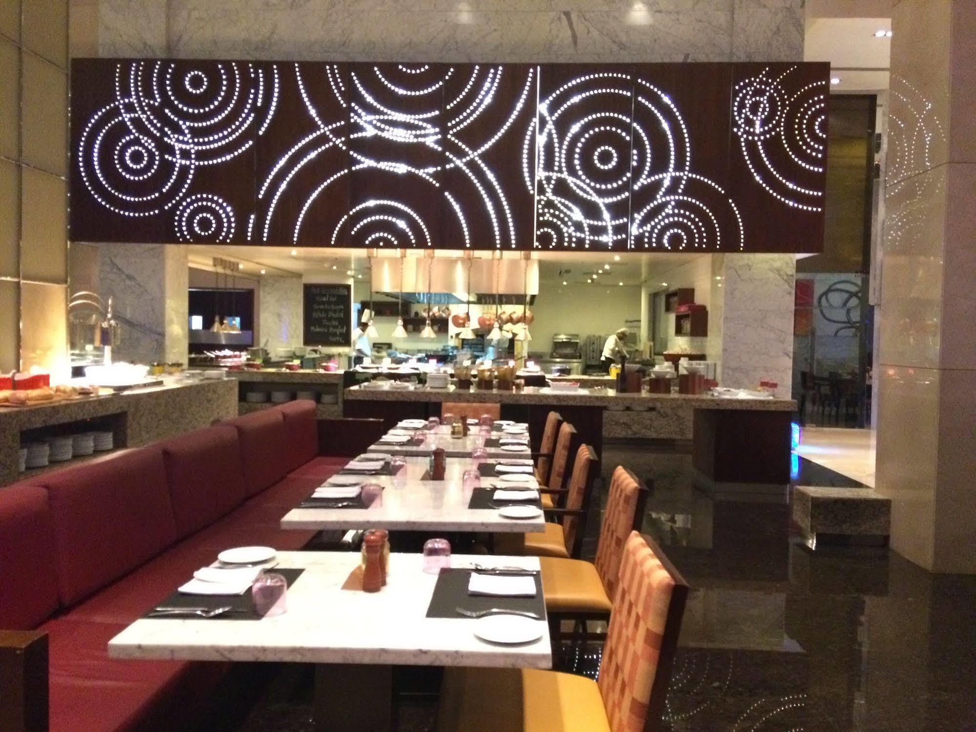 Courtyard By Marriott Pune Chākan מראה חיצוני תמונה